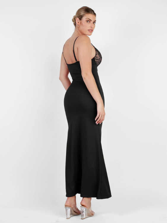 Das Shapewear-Kleid aus Spitze und Unterkleid mit Schlitz, Maxi